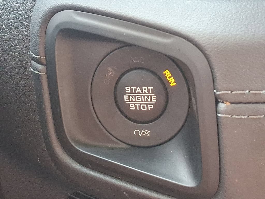 Used 2025 Jeep Wrangler Unlimited Rubicon AWD/4WD image 24