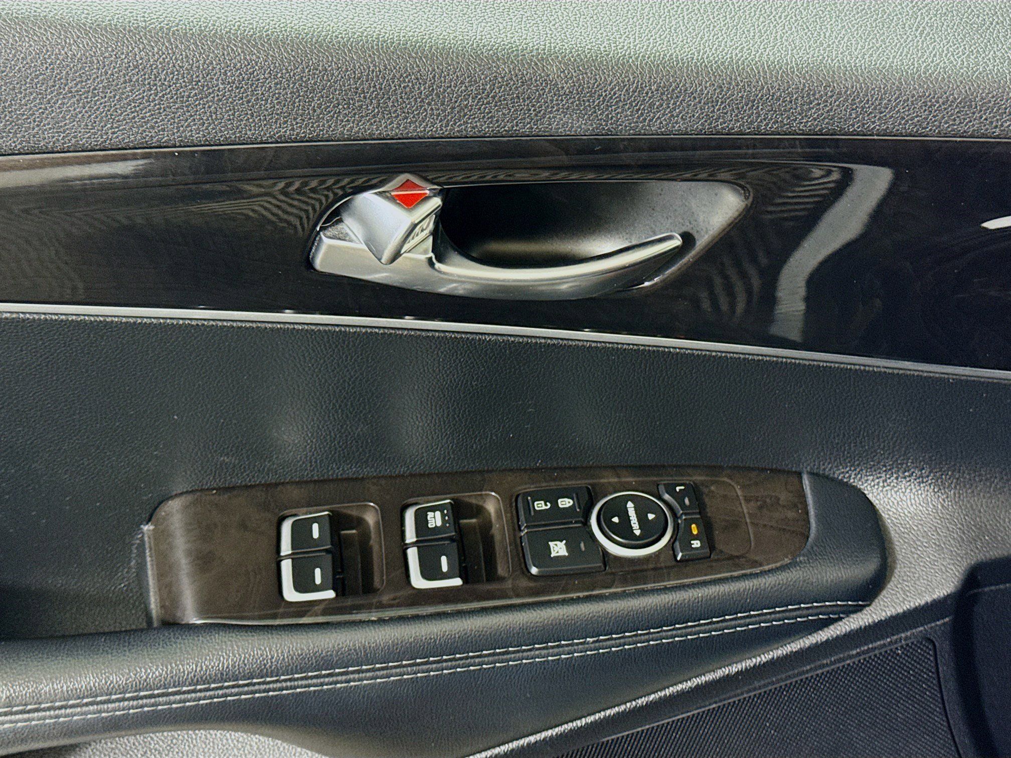 Used 2017 Kia Sorento LX w/ LX V6 Convenience Package image 23