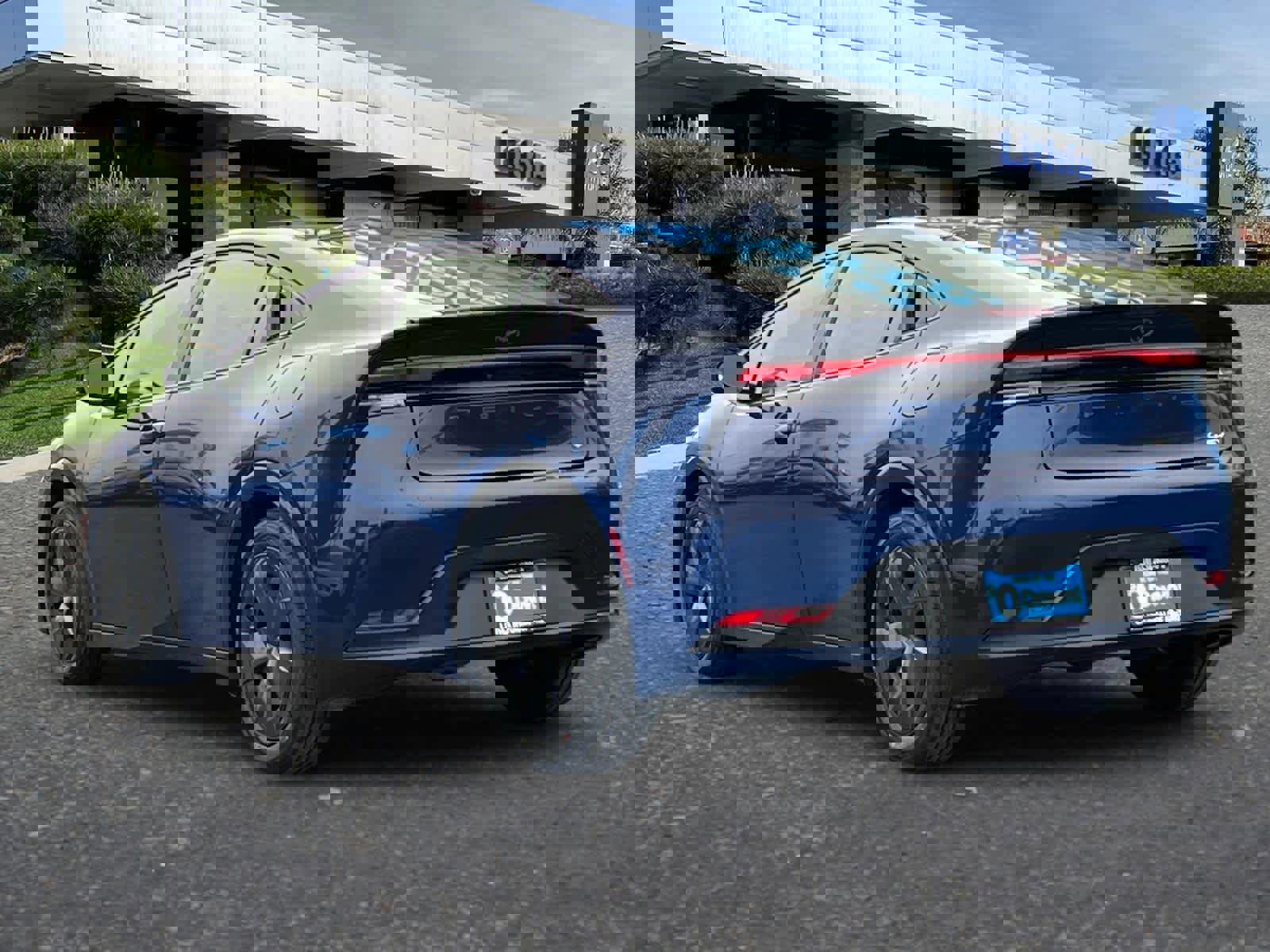 Used 2024 Toyota Prius LE image 6