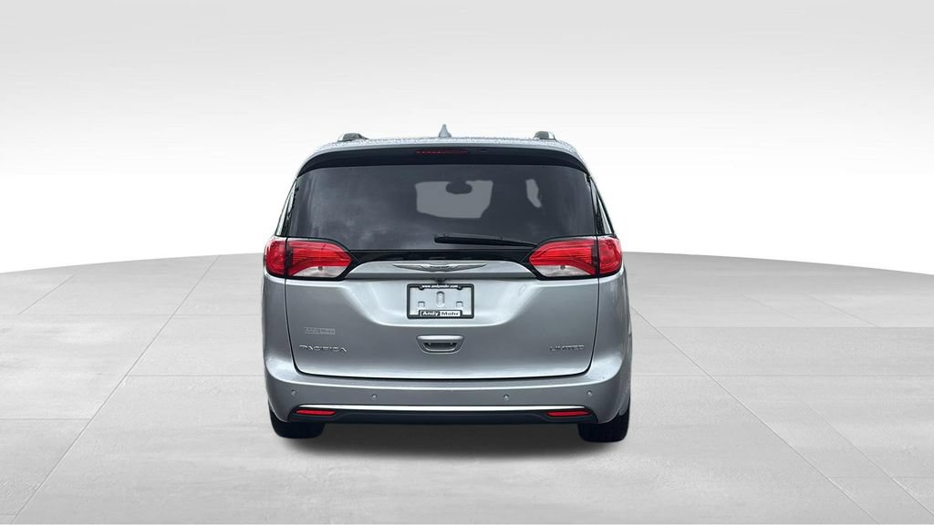 Used 2017 Chrysler Pacifica Limited FWD image 6