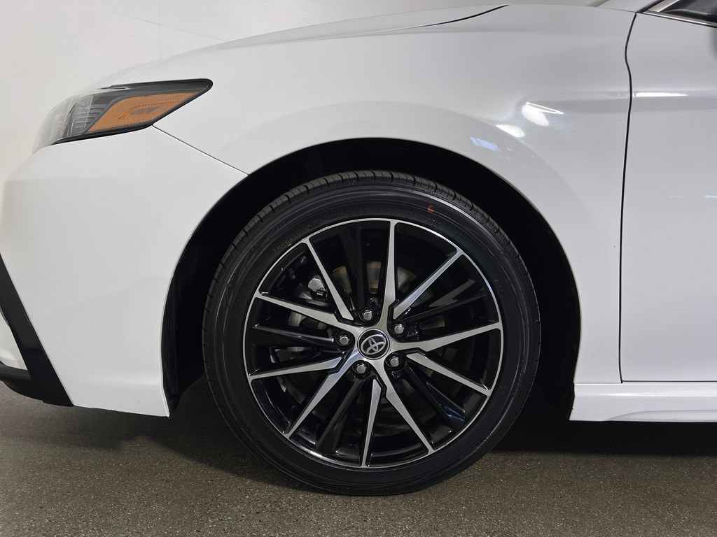 Used 2024 Toyota Camry SE FWD image 11