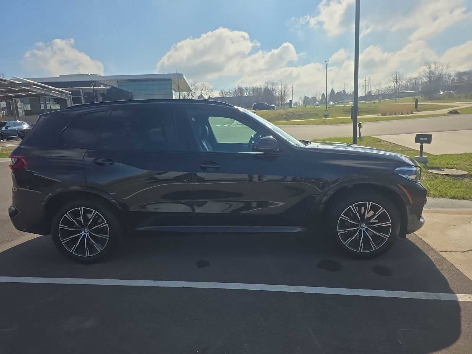 Used 2021 BMW X5 xDrive45e w/ M Sport Package image 4