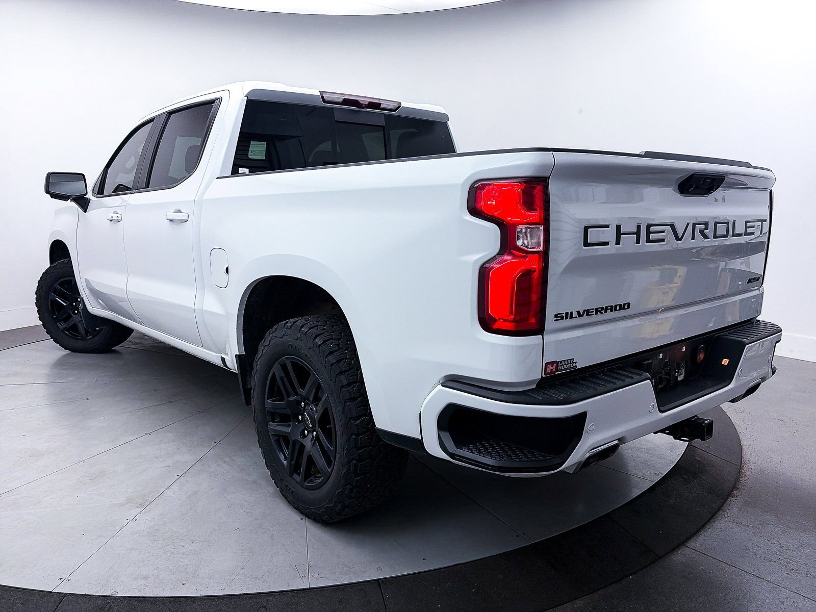 Used 2022 Chevrolet Silverado 1500 RST image 2