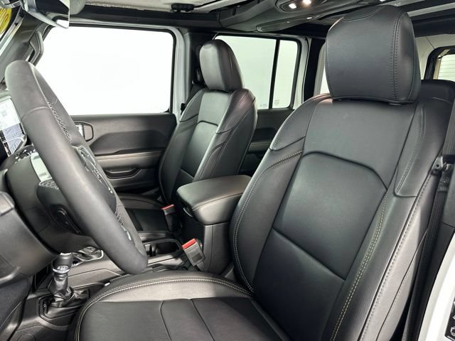 Used 2025 Jeep Wrangler Unlimited Sahara AWD/4WD image 17