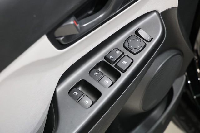 Used 2023 Hyundai Kona SE w/ Cargo Package AWD/4WD image 18