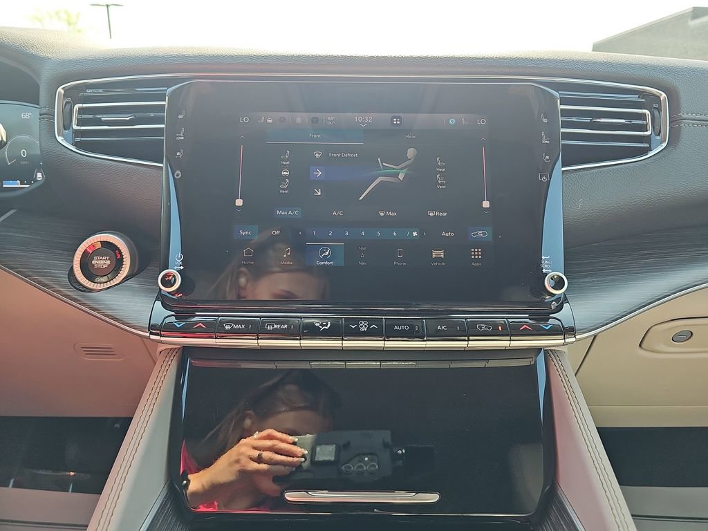 Used 2023 Jeep Wagoneer L Series III image 29