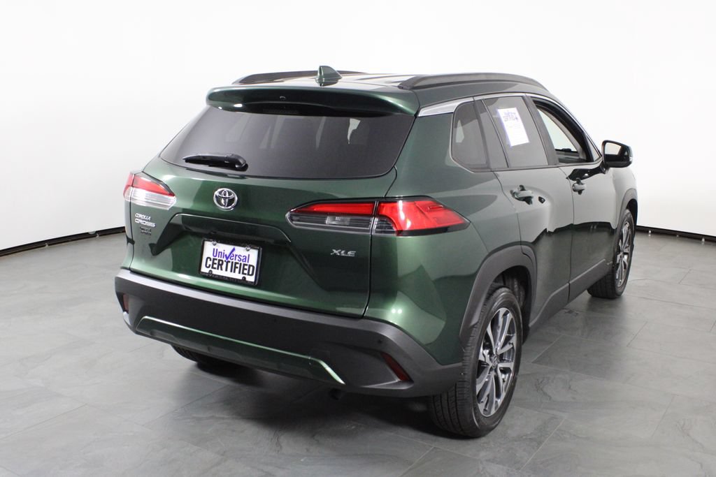 Used 2023 Toyota Corolla Cross XLE w/ Convenience Package FWD image 3