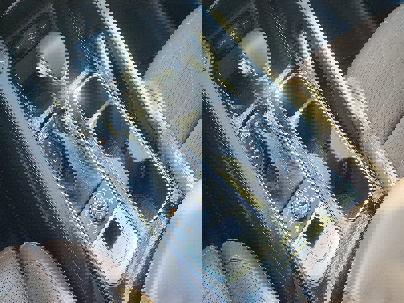 Used 2022 Kia Telluride SX w/ SX Prestige Package image 19