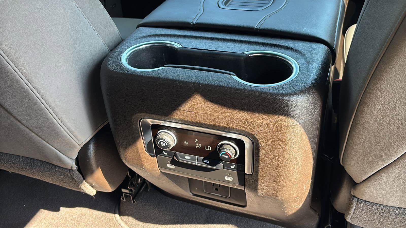 Used 2021 Chevrolet Tahoe Z71 w/ Luxury Package image 25