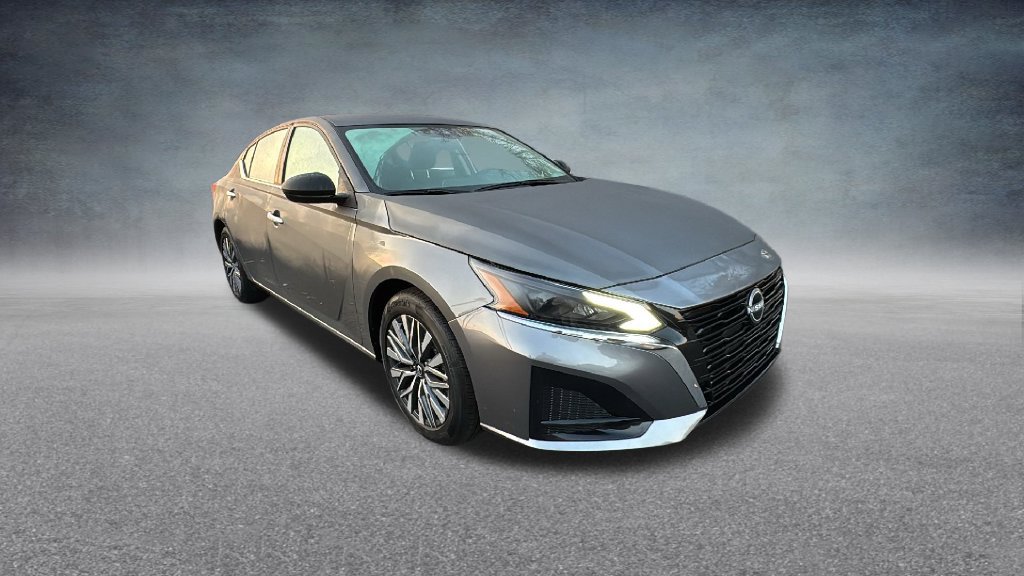 Used 2025 Nissan Altima 2.5 SV FWD image 2