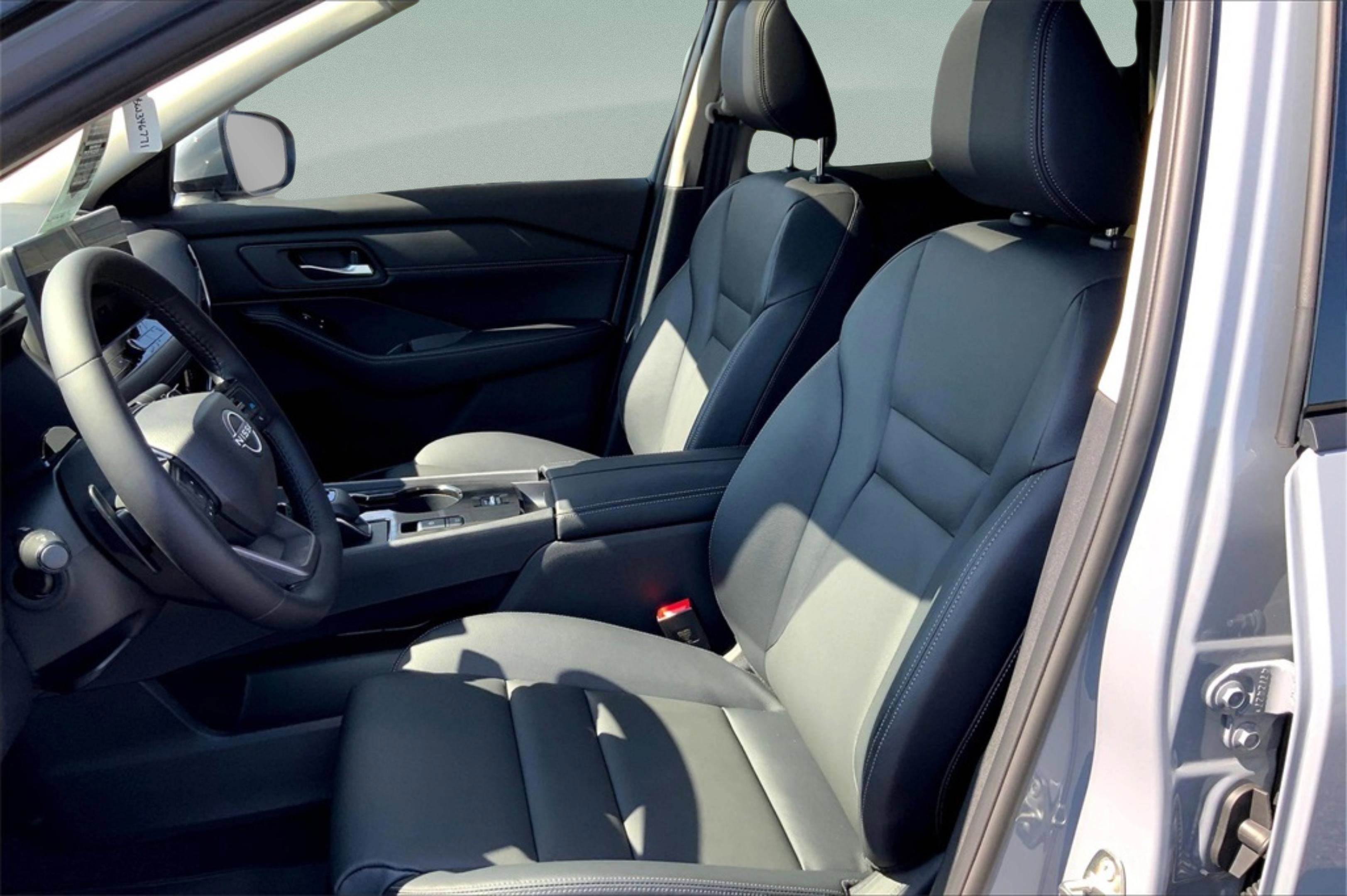 New 2025 Nissan Rogue SL w/ Tech Package image 10