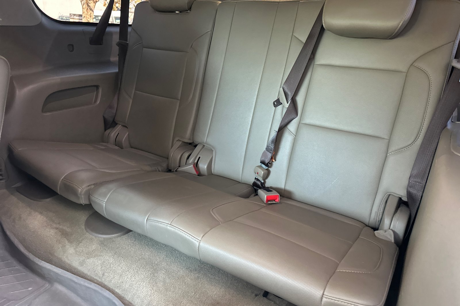 Used 2018 Chevrolet Suburban Premier AWD/4WD image 15