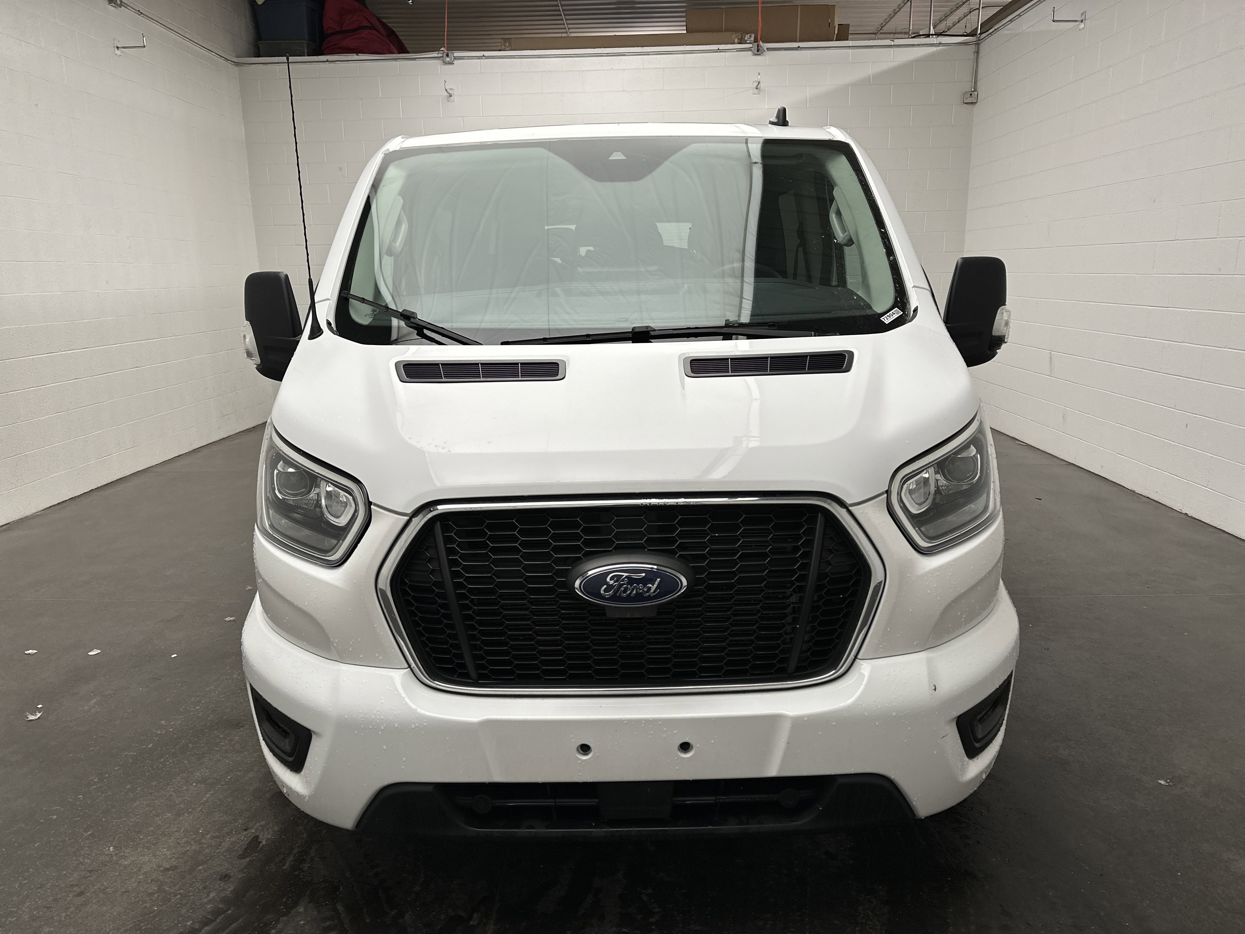 Used 2023 Ford Transit 350 XLT image 4