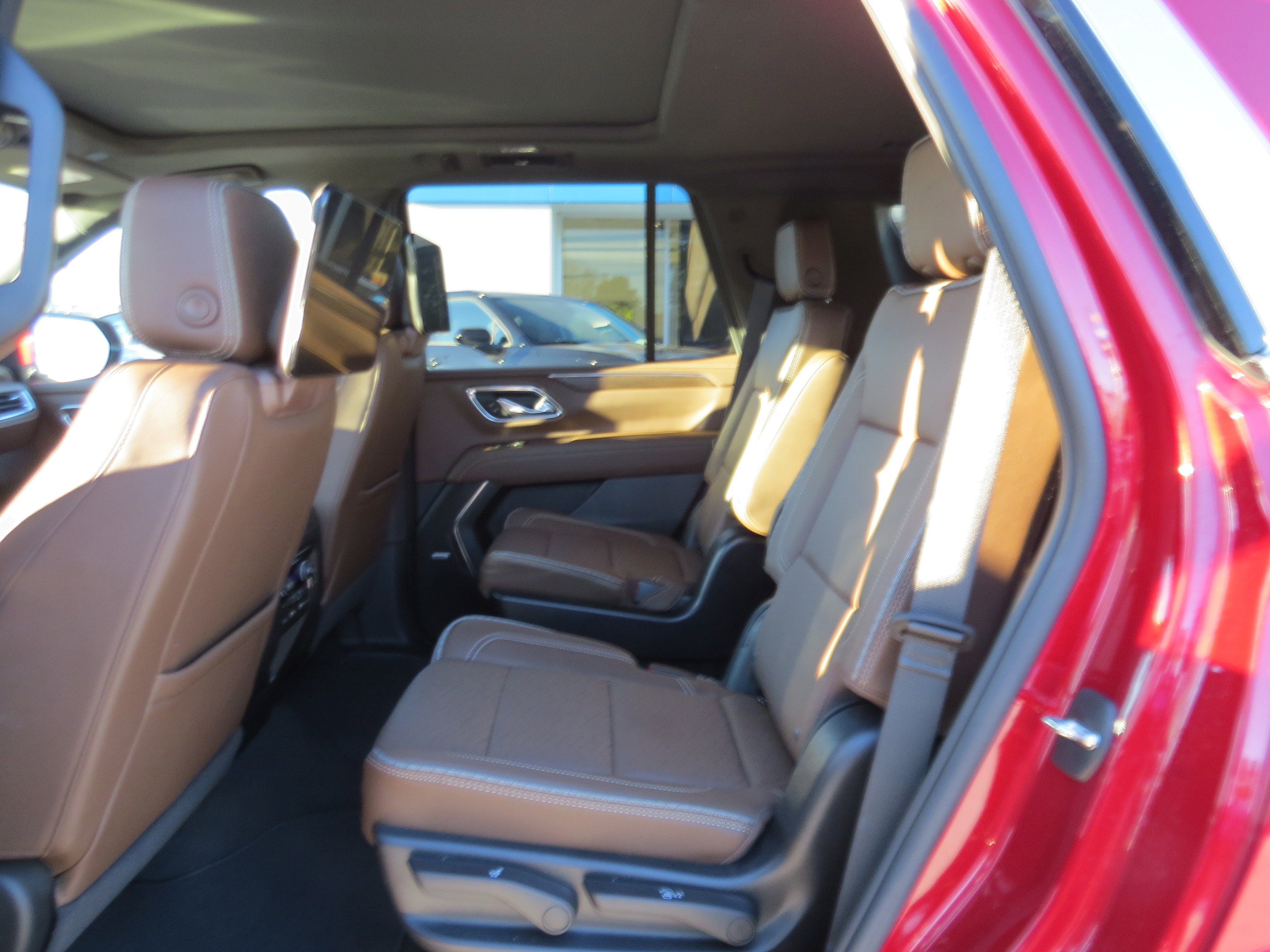Used 2024 Chevrolet Tahoe High Country w/ Advanced Technology Package AWD/4WD image 13