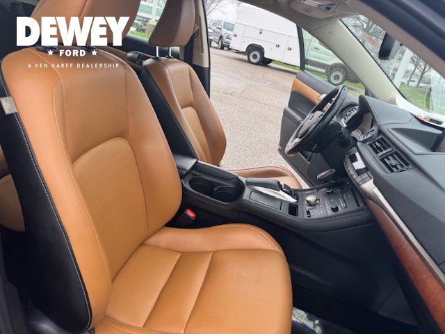 Used 2016 Lexus CT 200h w/ Navigation Package image 34