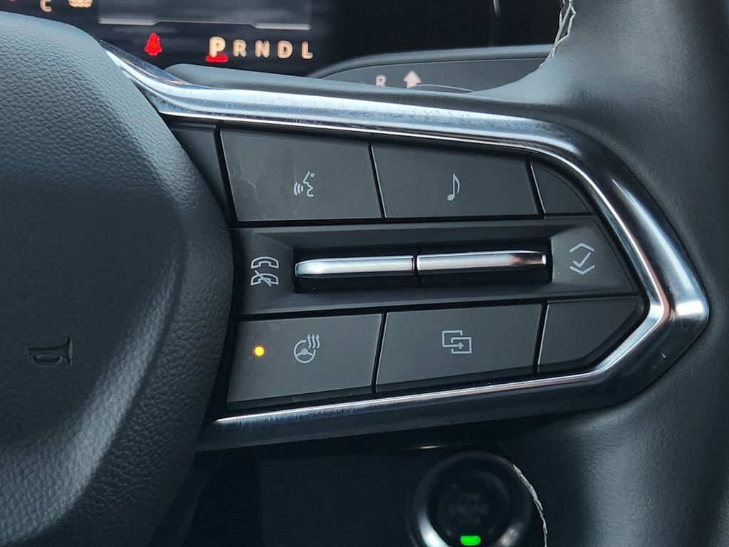 Used 2025 Chevrolet Traverse LT image 29