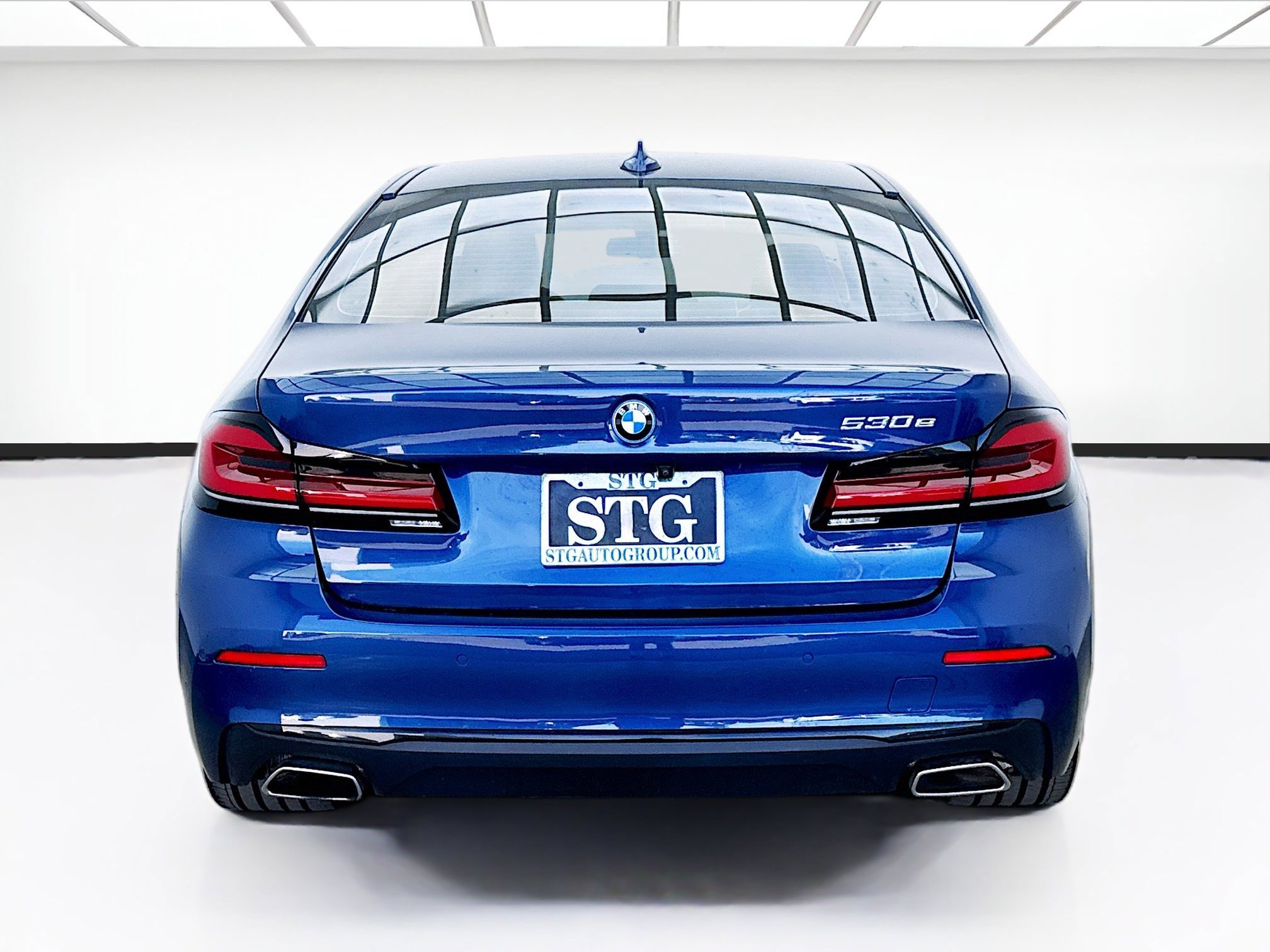 Used 2023 BMW 530e w/ Convenience Package image 5