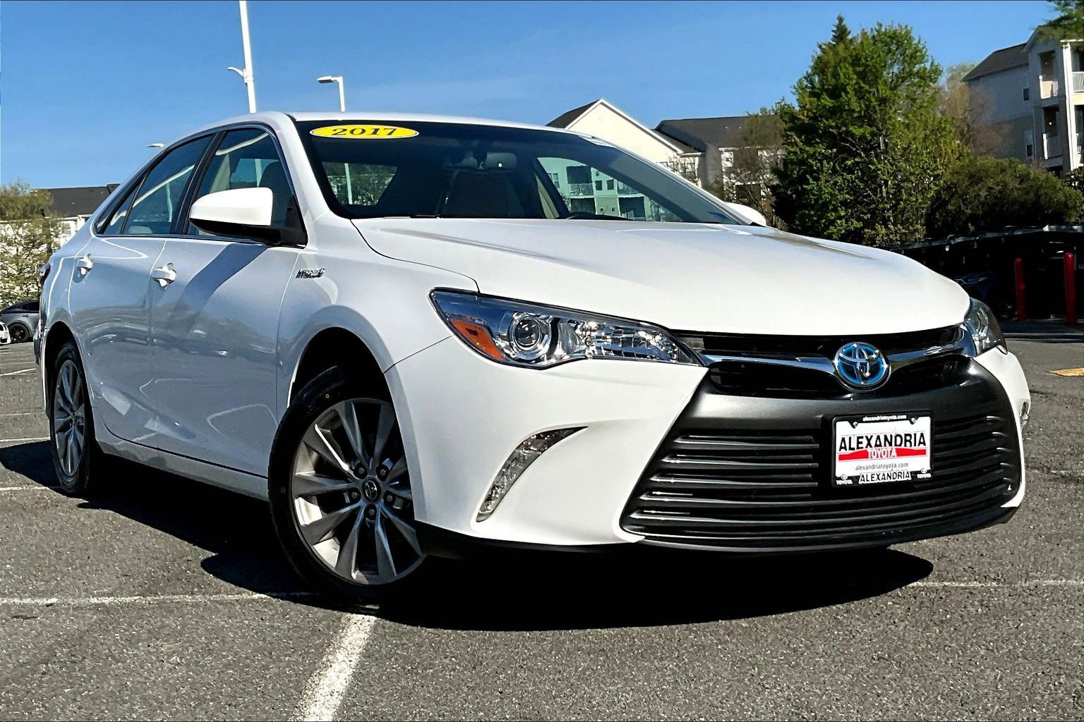 Used 2017 Toyota Camry XLE image 2