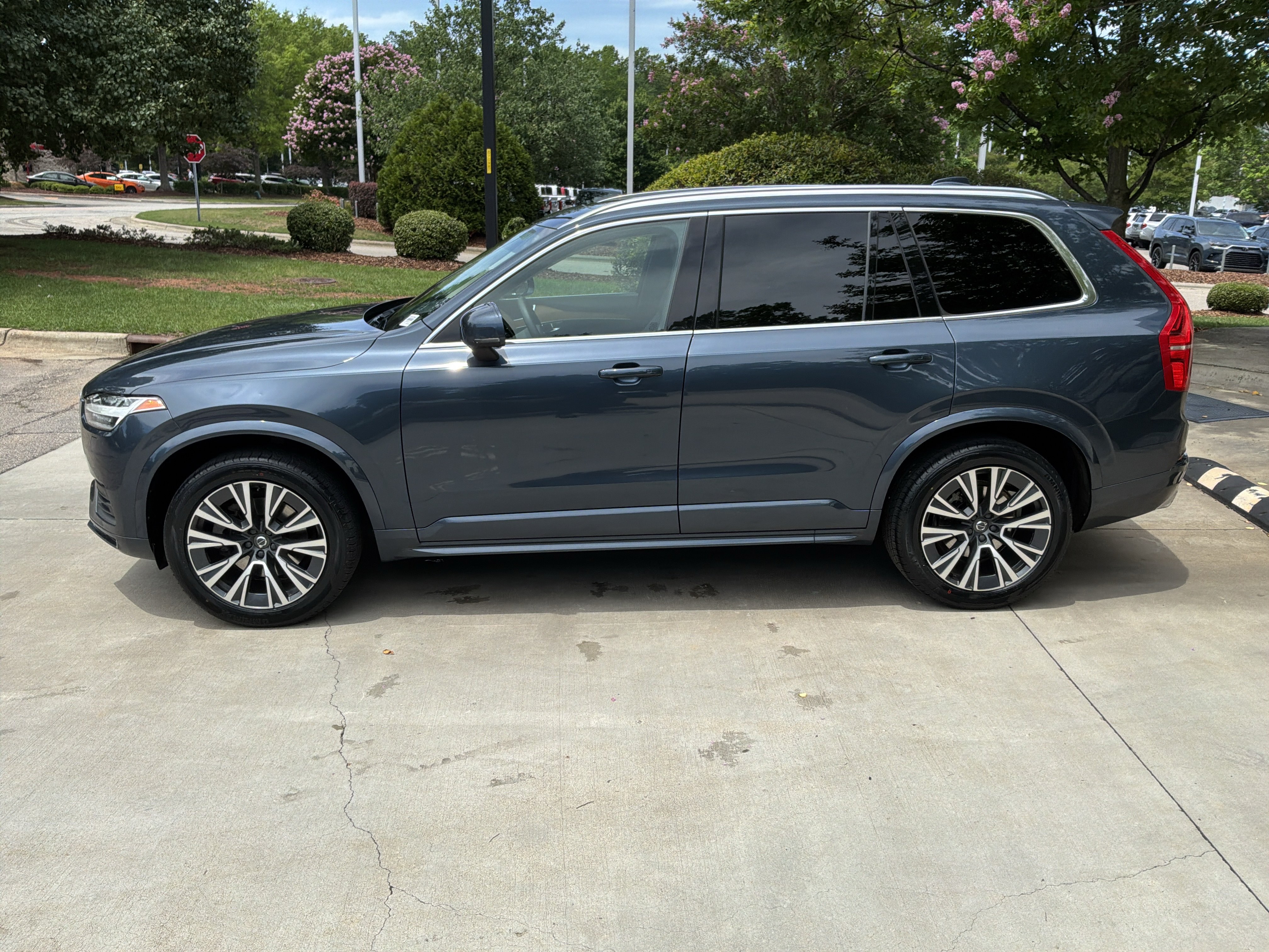 Used 2021 Volvo XC90 T6 Momentum w/ Advanced Package AWD/4WD image 7