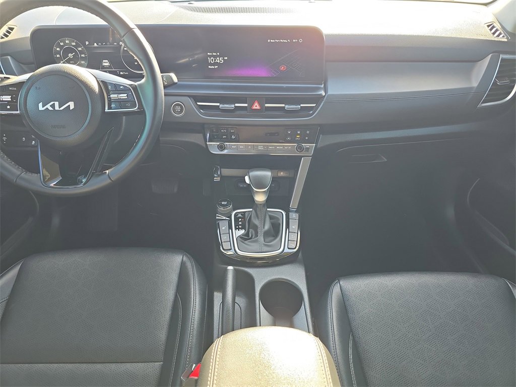 Certified 2025 Kia Seltos EX w/ EX Sunroof Package image 17