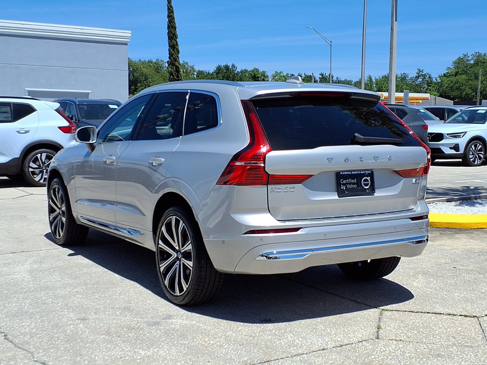 Certified 2023 Volvo XC60 B5 Ultimate w/ Climate Package FWD image 5