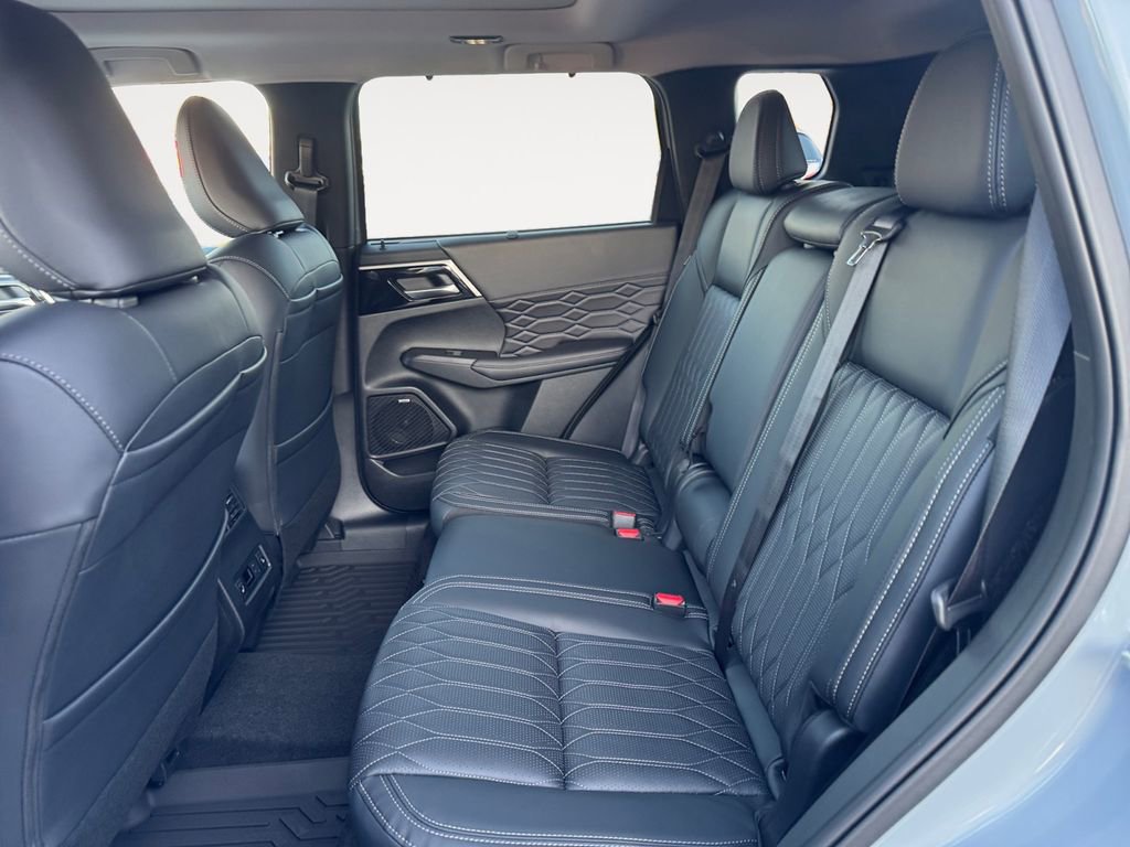 New 2026 Mitsubishi Outlander SEL image 13