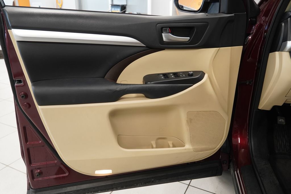 Used 2015 Toyota Highlander XLE image 18