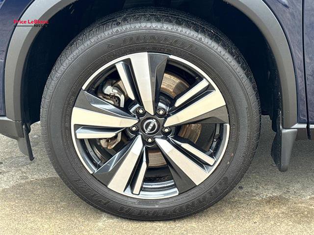 Certified 2025 Nissan Rogue SL w/ Tech Package AWD/4WD image 4