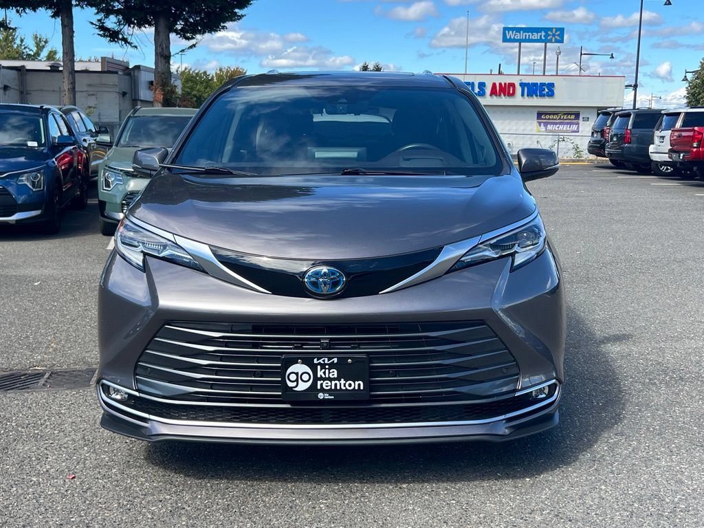 Used 2022 Toyota Sienna Platinum AWD/4WD image 4