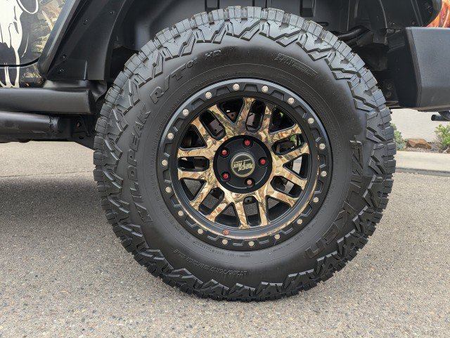 Used 2017 Jeep Wrangler Unlimited Rubicon w/ Connectivity Group AWD/4WD image 26