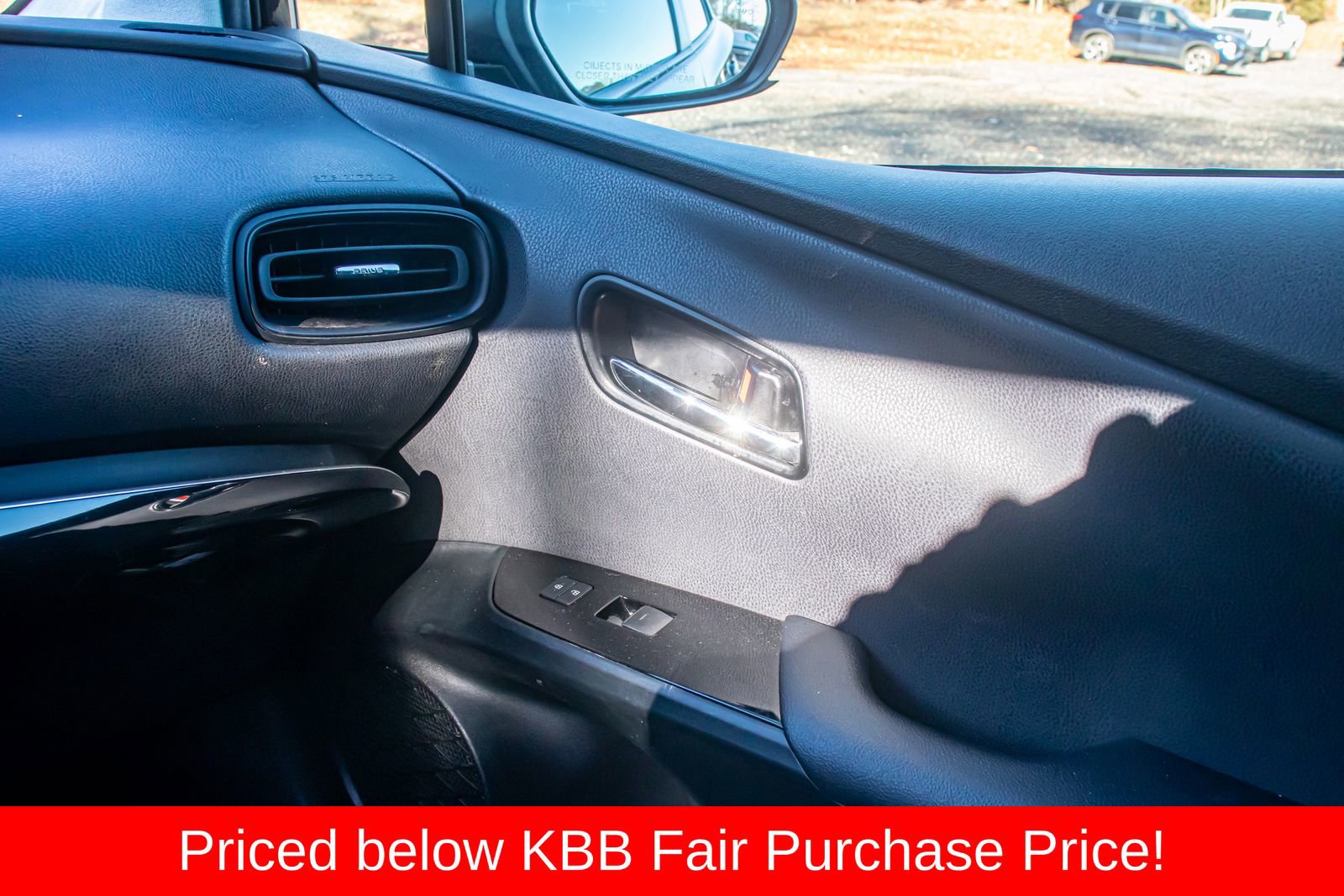 Used 2022 Toyota Prius LE image 22