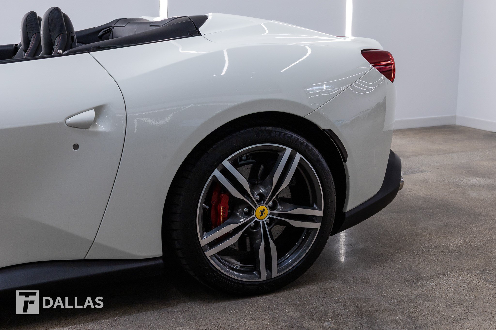 Used 2020 Ferrari Portofino RWD image 4