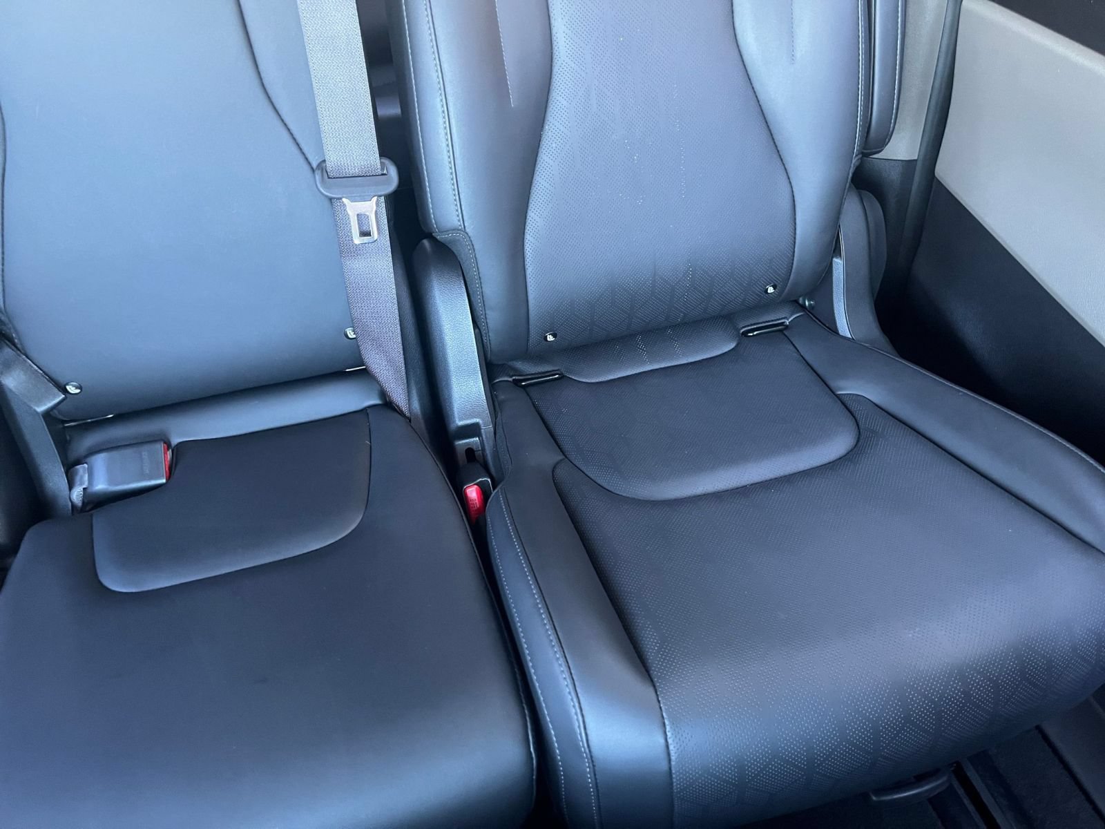 Used 2026 Kia Carnival FWD image 40