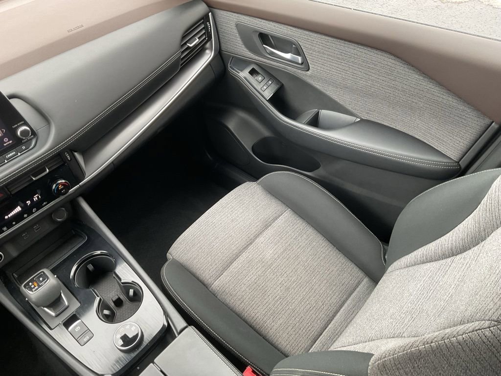 Used 2022 Nissan Rogue SV image 17