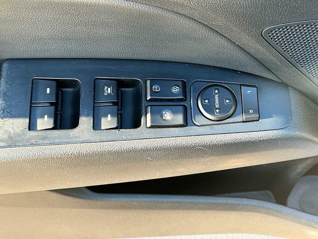 Used 2017 Hyundai Elantra Limited FWD image 17