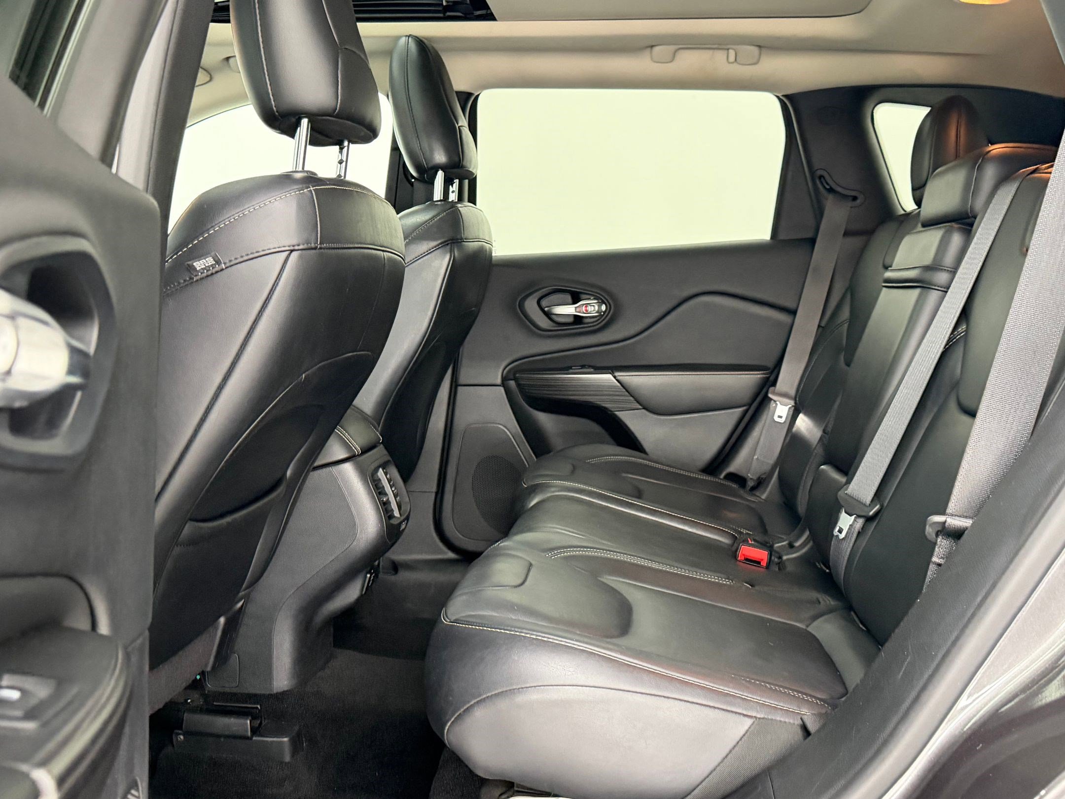 Used 2014 Jeep Cherokee Limited FWD image 13