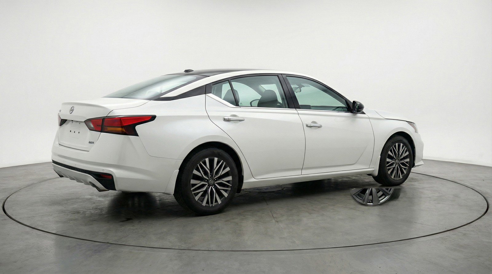Used 2025 Nissan Altima 2.5 SV image 9