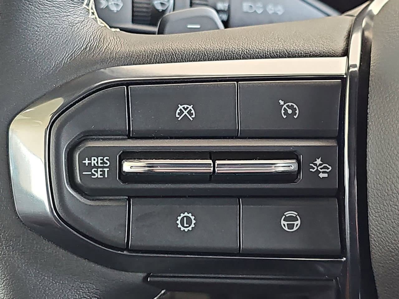 Used 2025 GMC Yukon Denali Ultimate AWD/4WD image 23