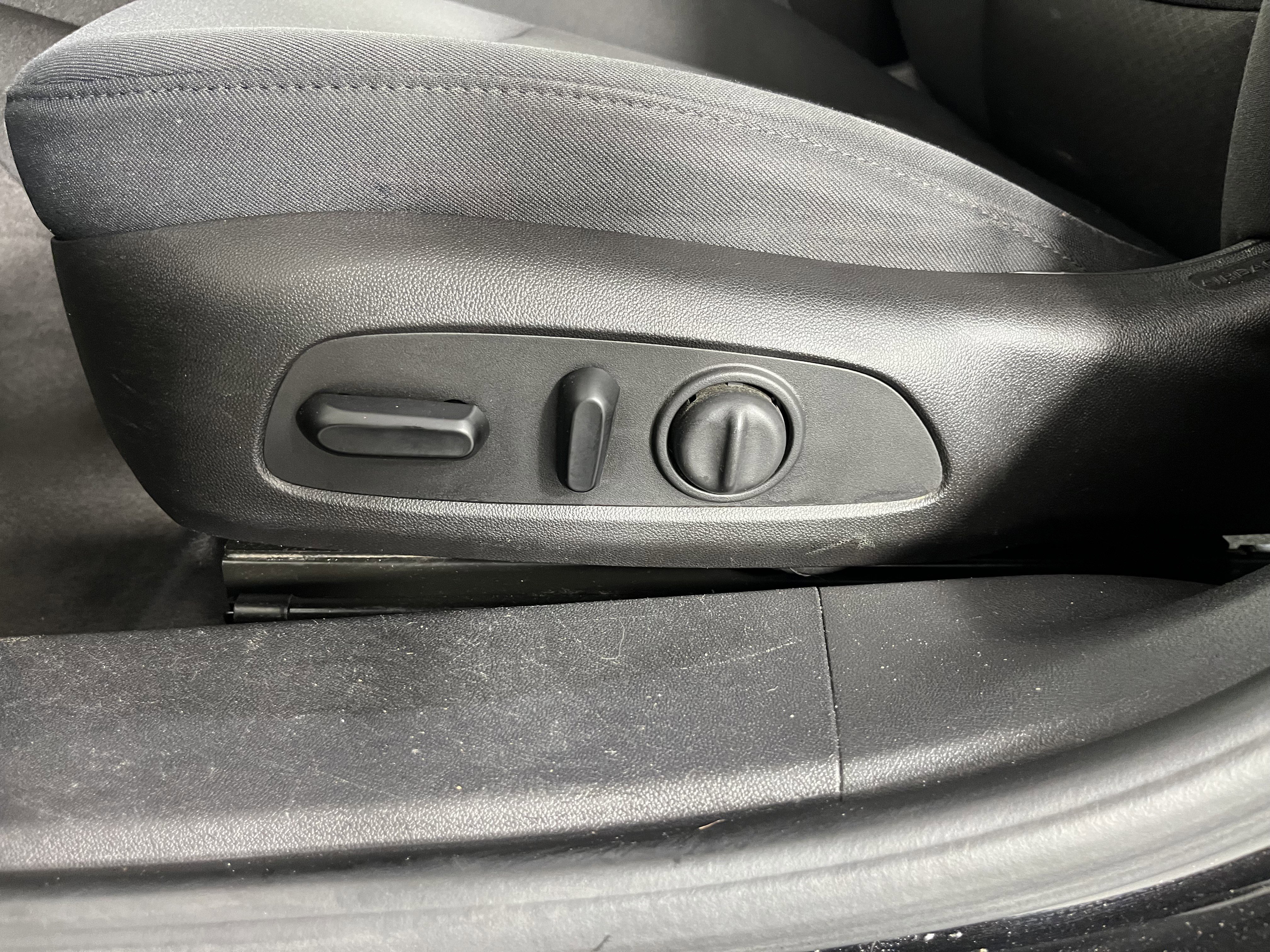 Used 2017 Chevrolet Malibu LT FWD image 19
