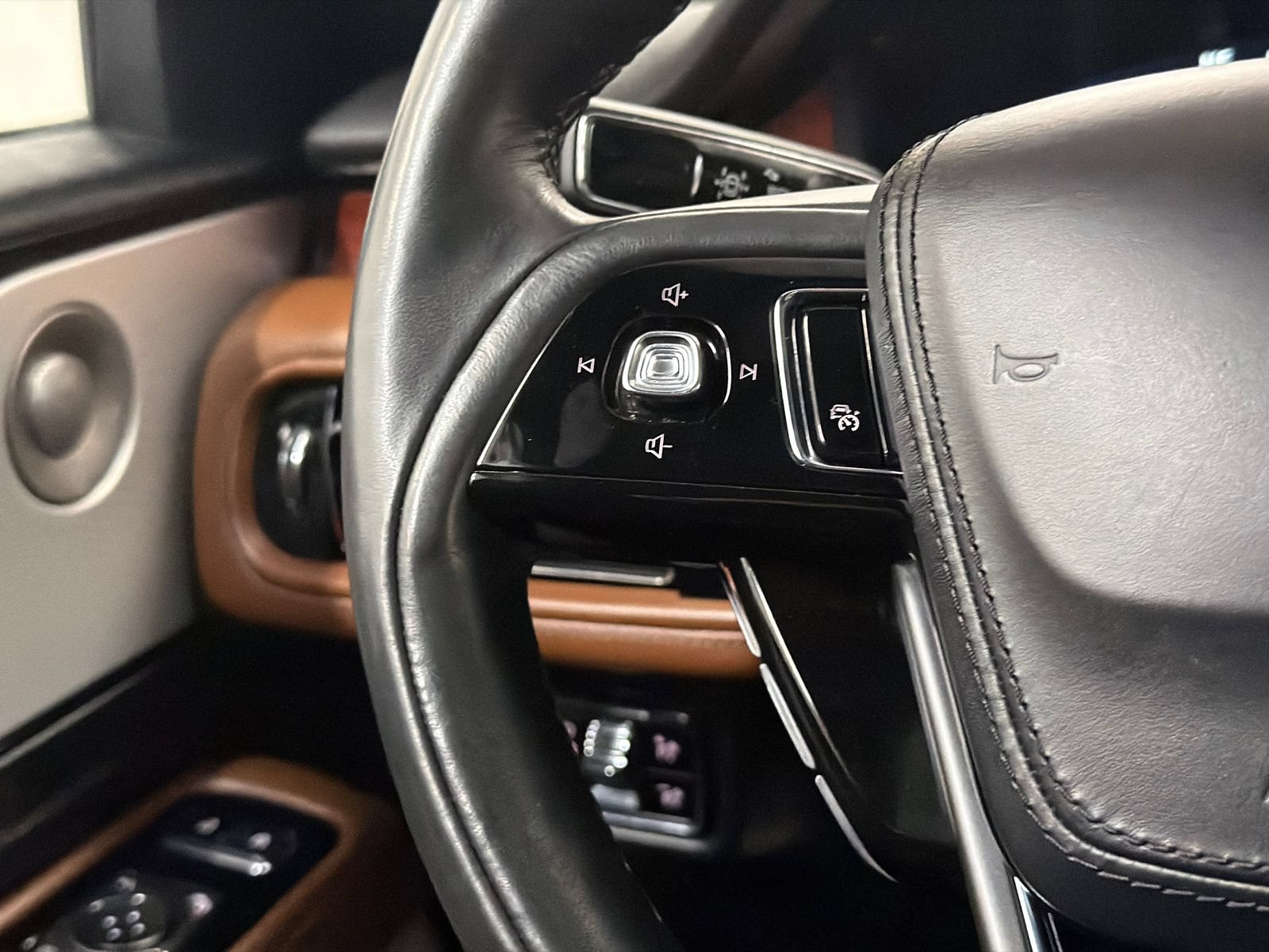 Certified 2023 Lincoln Aviator Grand Touring w/ Equipment Group 301A AWD/4WD image 26