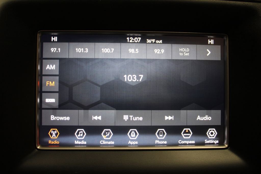 Used 2019 Jeep Grand Cherokee Laredo image 15