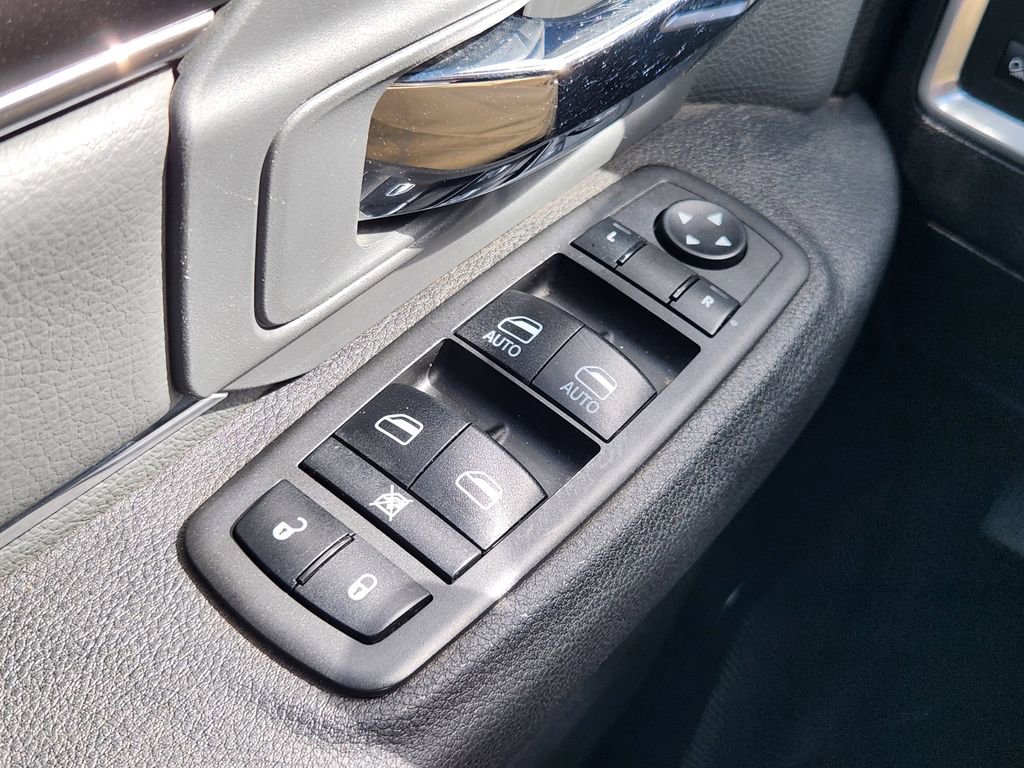 Used 2021 RAM 1500 Classic SLT image 22