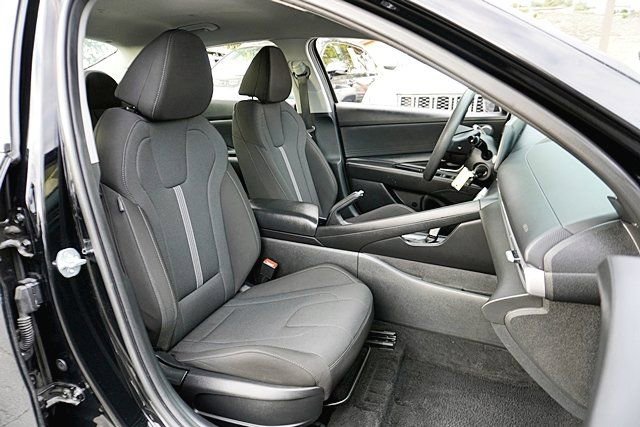 Used 2024 Hyundai Elantra SE image 11