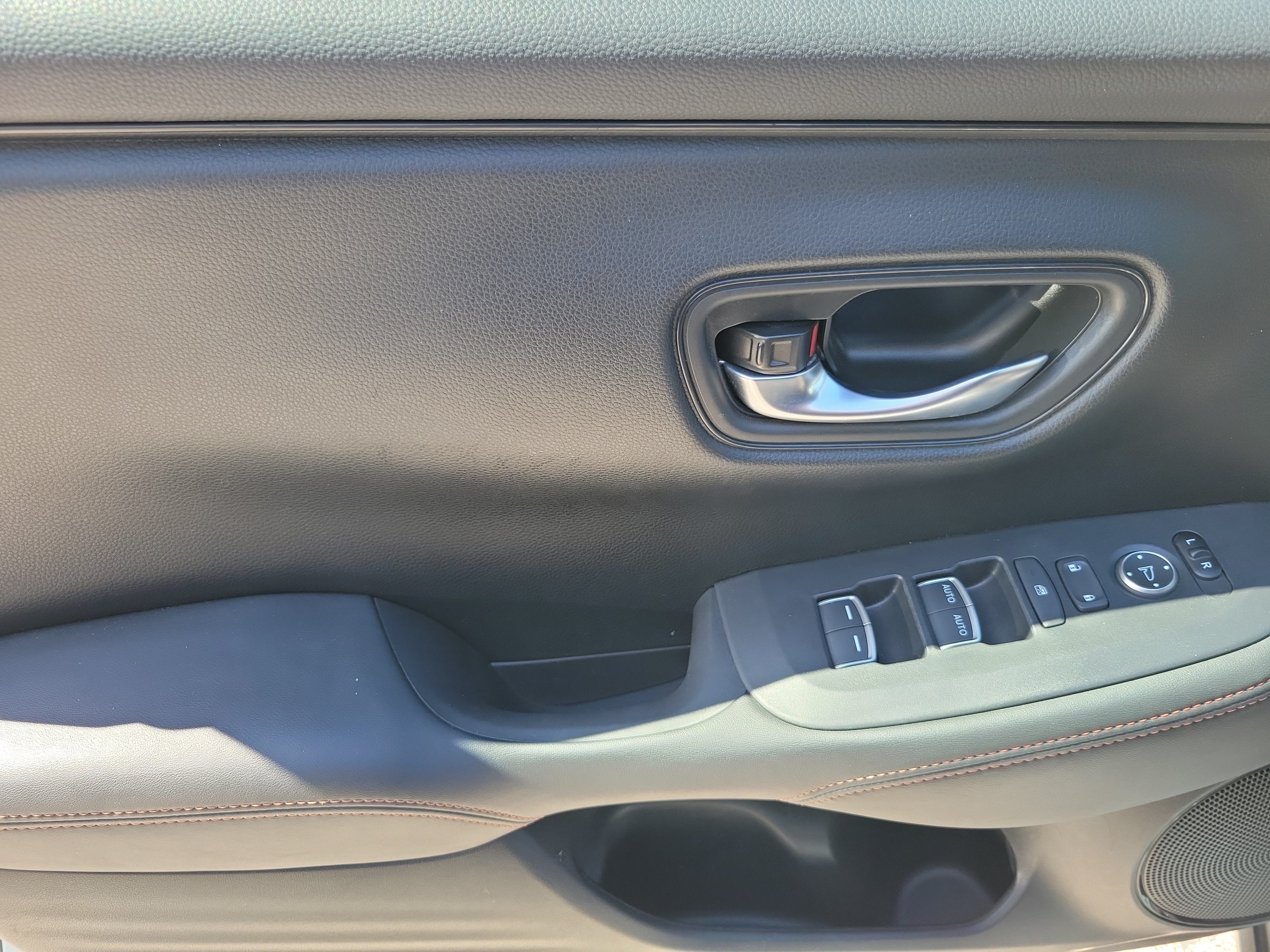 Certified 2025 Honda HR-V Sport image 16