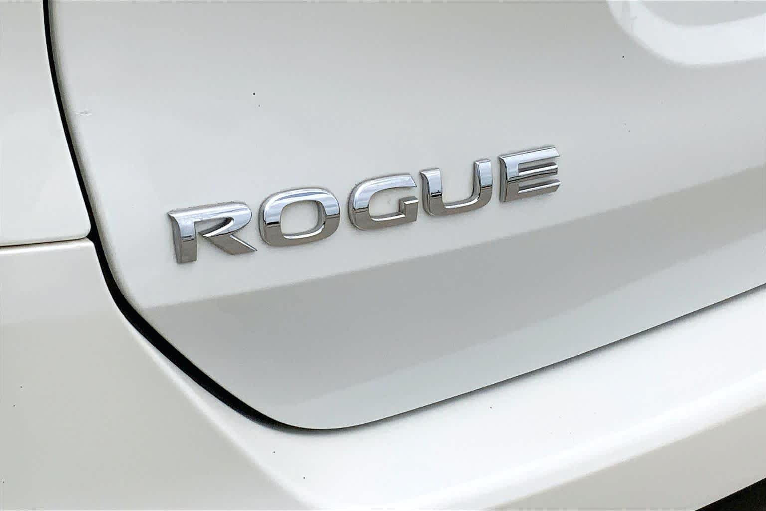 Used 2016 Nissan Rogue SL w/ SL Premium Package FWD image 10