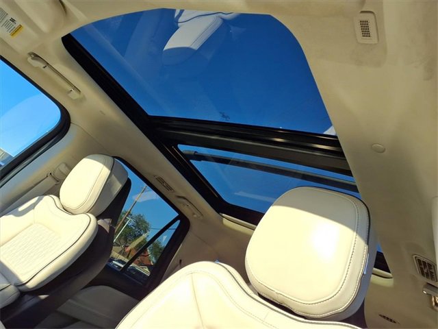 Used 2020 Lincoln Navigator Black Label w/ Cargo Convenience Package image 7