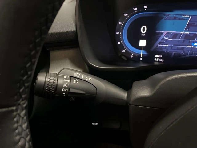 Used 2025 Volvo XC40 B5 Plus image 34