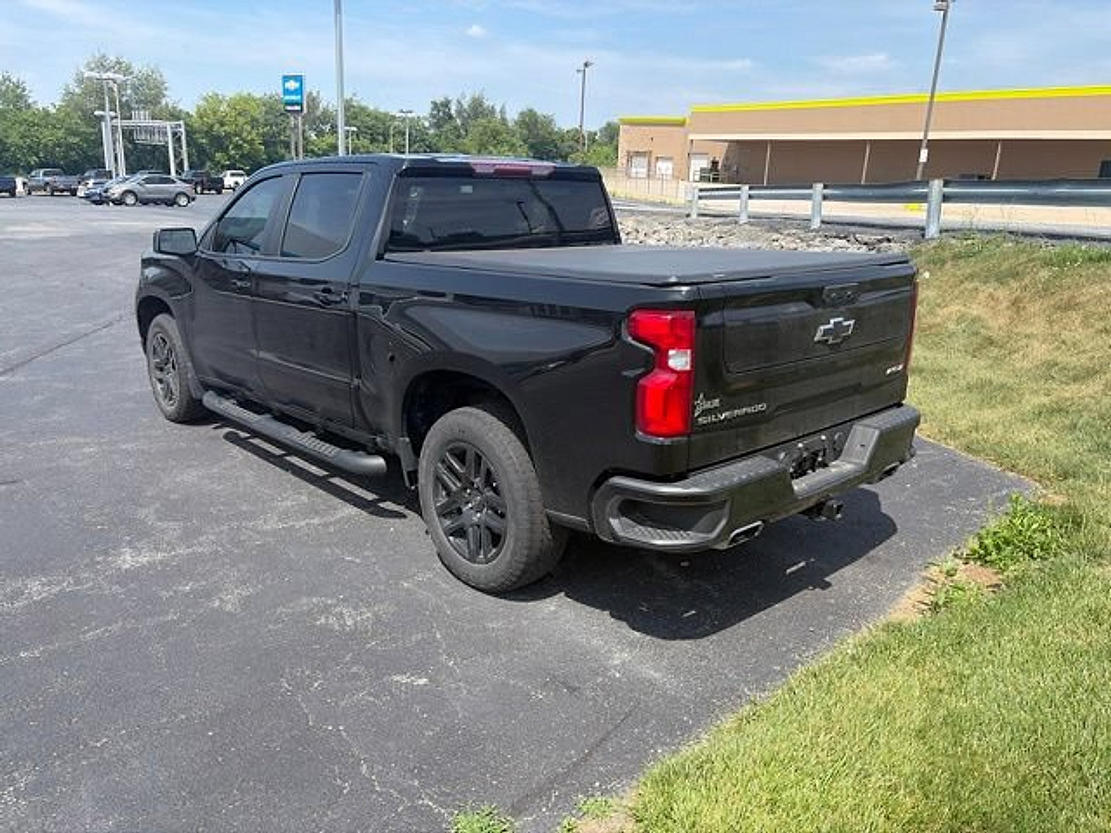 Certified 2023 Chevrolet Silverado 1500 RST w/ Z71 Off-Road Package AWD/4WD image 9