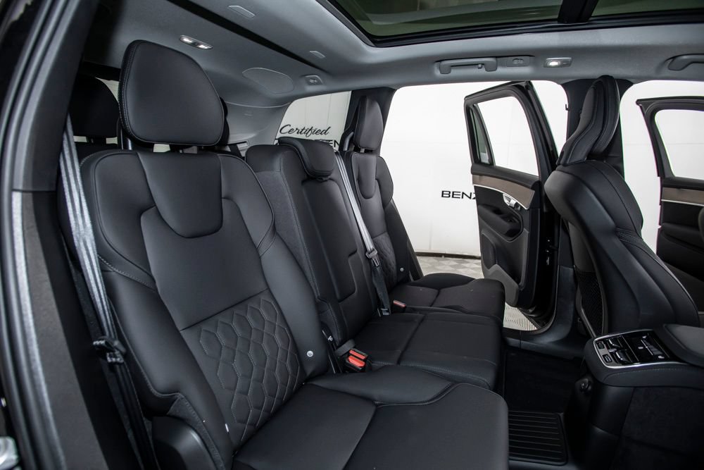 Used 2025 Volvo XC90 T8 Plus w/ Protection Package Premier AWD/4WD image 21