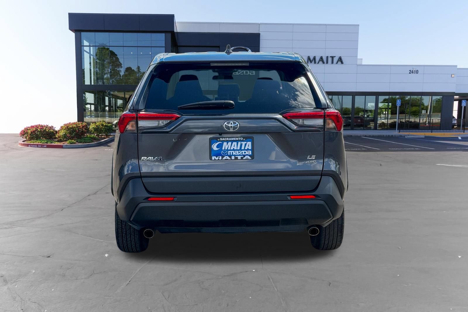 Used 2025 Toyota RAV4 LE AWD/4WD image 4